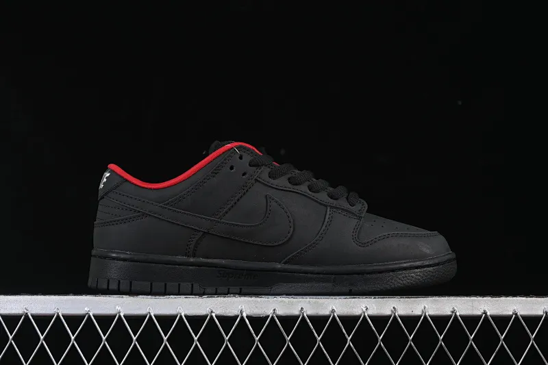 All Categories Nk SB Dunk Series Nk SB Dunk Low Low-top sneakers Supreme x Nike Dunk SB Dunk Low joint black low-top casual skateboard shoes HQ8487-001